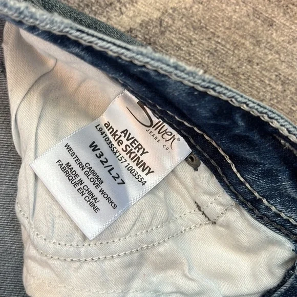 SILVER JEANS AVERY ANKLE SKINNY JEANS - Picture 4 of 7